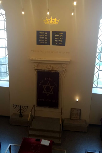 Synagoge-mit-den-Zehn-Geboten
